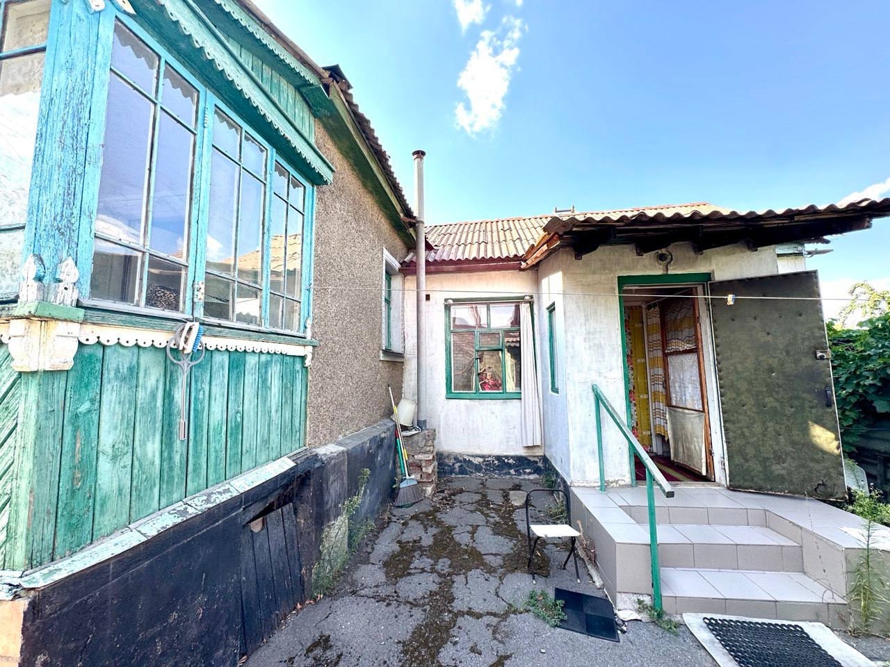 ‼️‼️Продам г Луганск 📌📌дом с гаражом в районе кв Молодежный ( Большой папа) 📌📌✅85 кв м , ✅4 комнаты, ✅кухня 15,5 кв м, ✅с/у раздельный. ✅Потолки 2,70 м. ✅Земли 6 сот , ✅приват. 💰Цена 6200000 ₽ . ☎️Звоните +79595091306 Светлана Филипповна в...