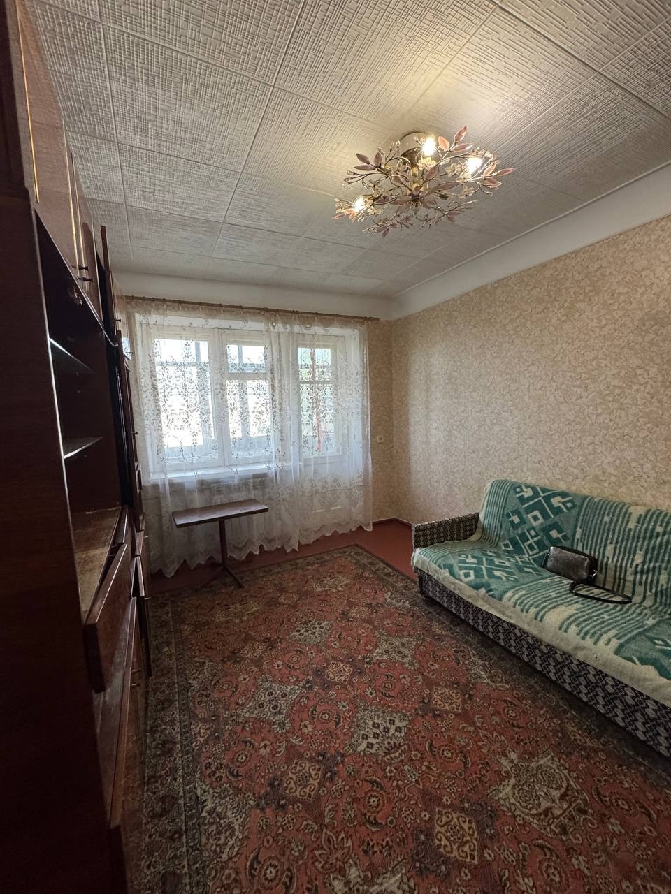 ‼️‼️ ‼️Долгов нет‼️ ‼️Продам 3-х комнатную квартиру на ул.Советская(р-н Буревестника и с-м Спар)‼️ ✅Кирпичный дом. ✅5-5 эт., крыша перекрыта в 2025 г. ✅Ухоженный подъезд. ✅Жилое состояние. ✅53 кв.м. ✅Комнаты изолированные с мебелью, балкон застеклен. ✅Санузел раздельный, бойлер, пластиковая разводка. 🚶♂➡️🚌О...