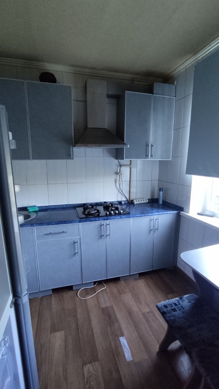 !! Продам 1- комнатную квартиру квартал Якира , город Луганск, 7/9 эт., пл. 34 кв.м., кухня 6 кв.м., квартира с нишей, кондиционер, холодильник, хорошее жилое состояние, окна м/п, с/у в плитке, балкон застеклен, техника остается, хорошее расположение, в шаговой доступности остановка, магазины, аптеки. Цена 3 ...